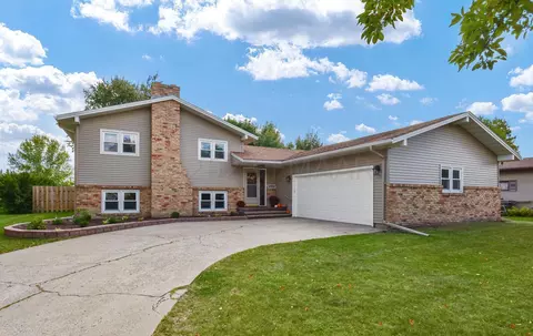 2408 18th St S, Moorhead, MN 56560