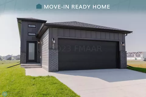 219 Lionheart Dr, Horace, ND 58047