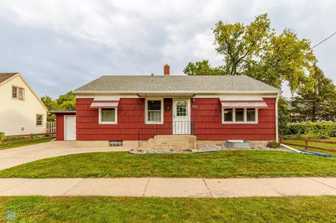 1020 10th Ave S, Moorhead, MN 56560