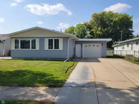 914 31 St N, Fargo, ND 58102
