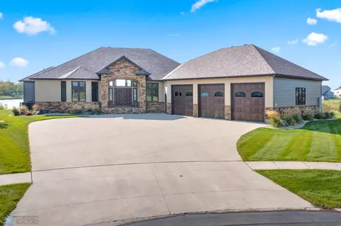 4724 Chokecherry Ct W, West Fargo, ND 58078