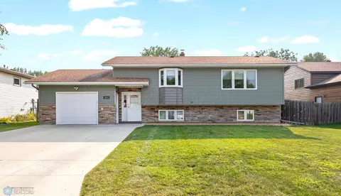 3216 22nd St S, Moorhead, MN 56560