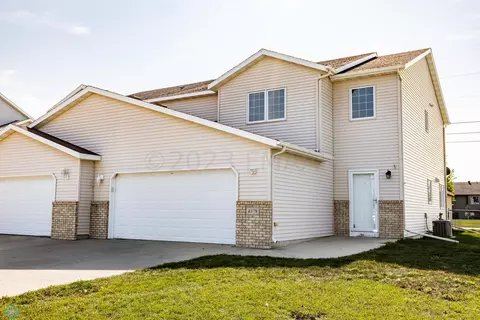 4378 46 Ave S, Fargo, ND 58104