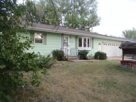502 4th St SE, Hillsboro, ND 58045