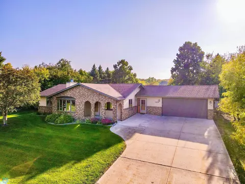 1608 9th Ave SE, Jamestown, ND 58401