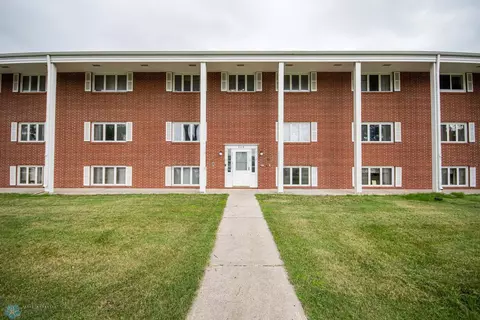 809 6 Ave N #E24, Fargo, ND 58102
