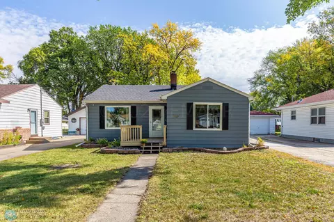 1438 14th St S, Fargo, ND 58103