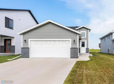 1190 Highland Ln W, West Fargo, ND 58078