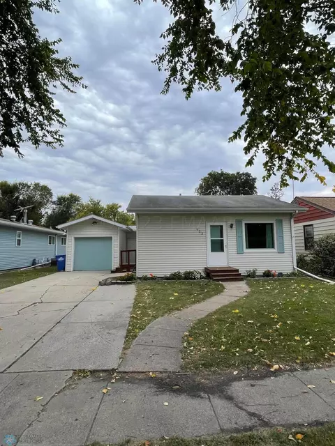 433 22 St S, Fargo, ND 58103