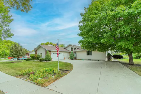 200 Prairiewood Dr S, Fargo, ND 58103