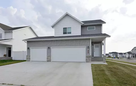 7374 27 St S, Fargo, ND 58104