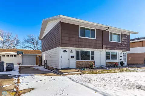 1204 20th St N, Moorhead, MN 56560