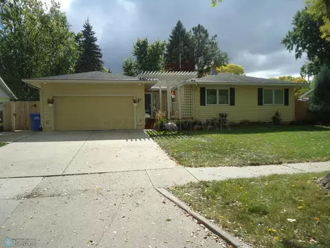98 23 Ave N, Fargo, ND 58102