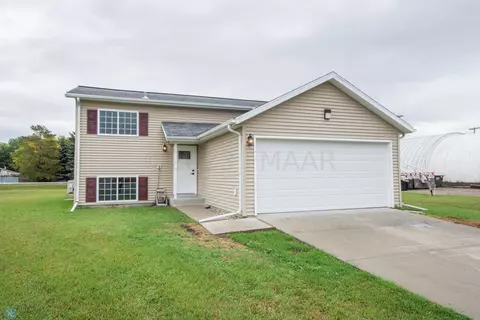 223 Maple Pointe Blvd, Mapleton, ND 58059