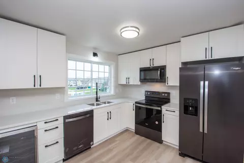 223 Maple Pointe Blvd, Mapleton, ND 58059 photo 8