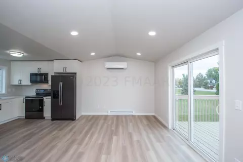 223 Maple Pointe Blvd, Mapleton, ND 58059 photo 5