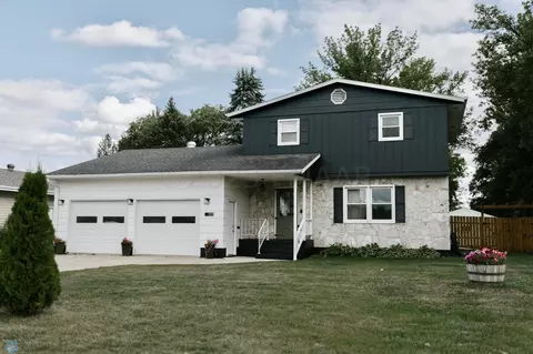 1111 Evergreen Ct, Wahpeton, ND 58075