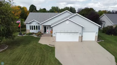 448 Clearview Ct, Moorhead, MN 56560