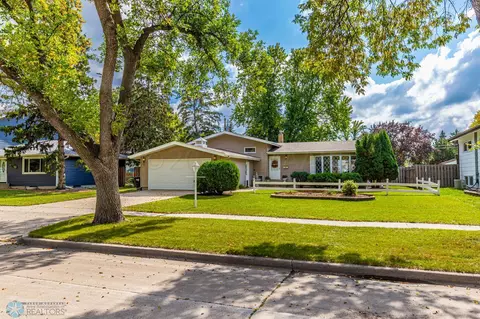 86 23 Ave N, Fargo, ND 58102