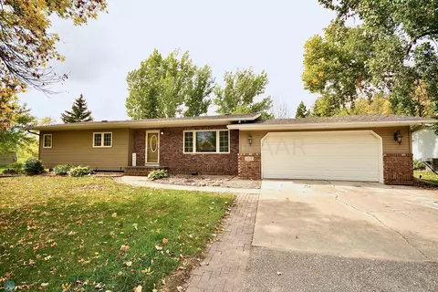 108 Rivershore Dr, Harwood, ND 58042