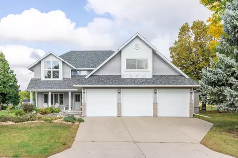 2829 29th St S, Moorhead, MN 56560