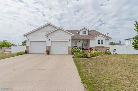 4391 52 St S, Fargo, ND 58104