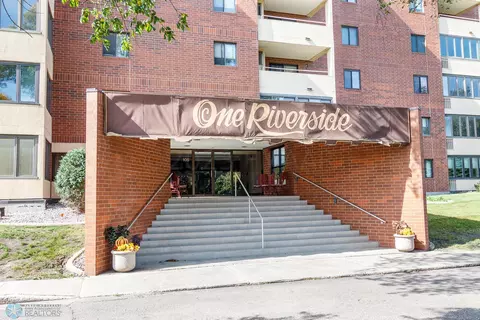 105 3rd St N #605, Moorhead, MN 56560