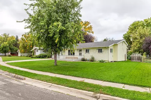 808 Oak St, West Fargo, ND 58078