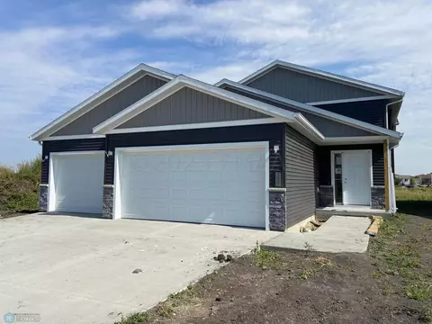 3820 32nd St S, Moorhead, MN 56560