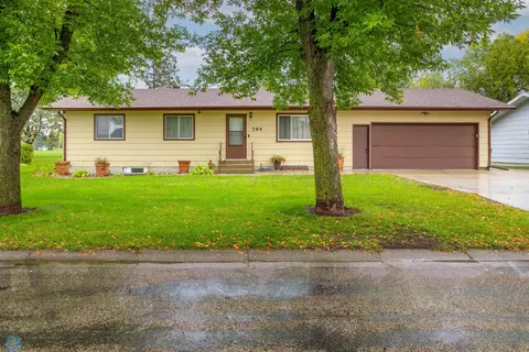 794 Richland St, Wahpeton, ND 58075