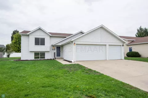 3747 18 St S, Fargo, ND 58104