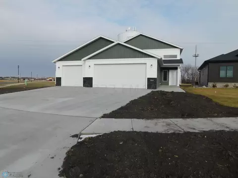 1806 65 Ave S, Fargo, ND 58104