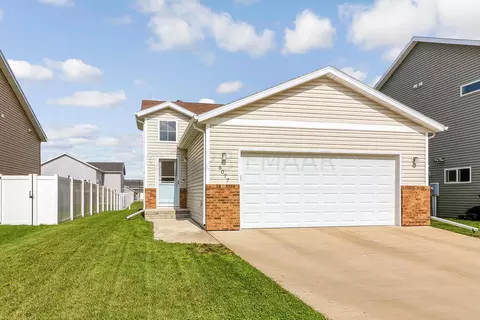 6077 63 Ave S, Fargo, ND 58104