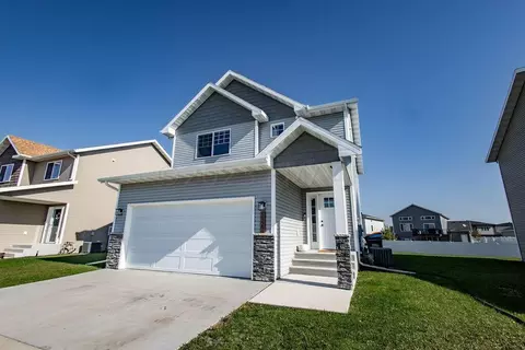 5529 8 St W, West Fargo, ND 58078