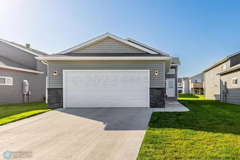 6742 69 Ave S, Horace, ND 58047