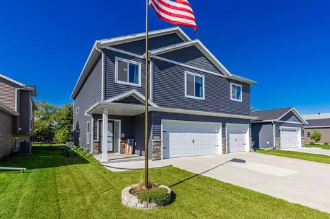 3715 30th St S, Moorhead, MN 56560