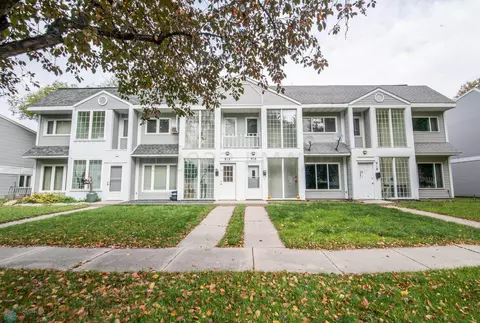 916 4th Ave N, Moorhead, MN 56560