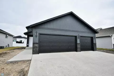 7232 26 St S, Fargo, ND 58104