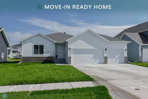 7264 29 St S, Fargo, ND 58104