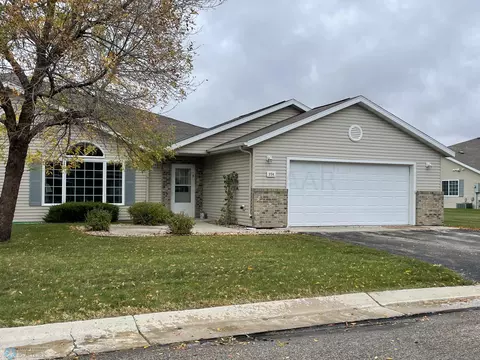354 30th St N, Moorhead, MN 56560