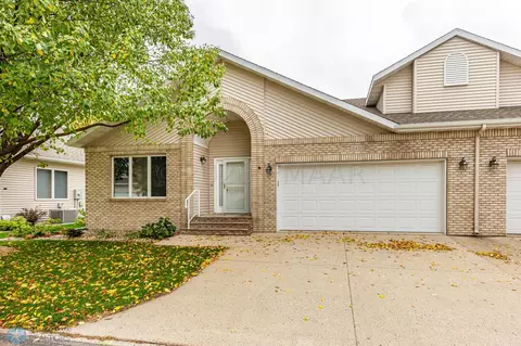 2450 Madison Square Dr S, Fargo, ND 58104