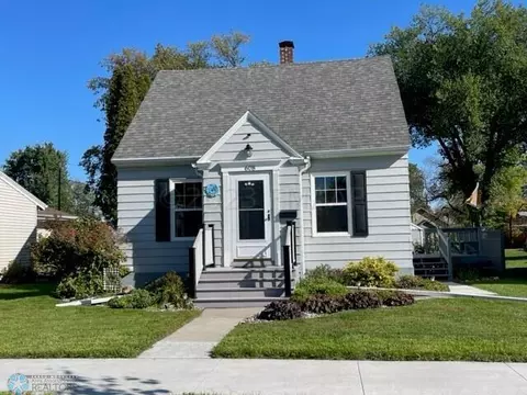 608 2nd St N, Wahpeton, ND 58075
