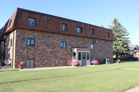 1140 6th St SE #1, Valley City, ND 58072