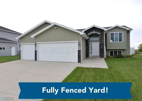4216 19th St S, Moorhead, MN 56560