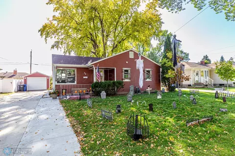 76 16 Ave N, Fargo, ND 58102