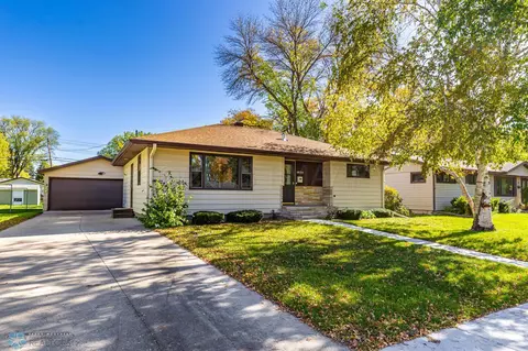 1834 15 St S, Fargo, ND 58103