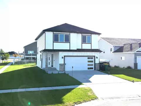 2703 Westwood St W, West Fargo, ND 58078