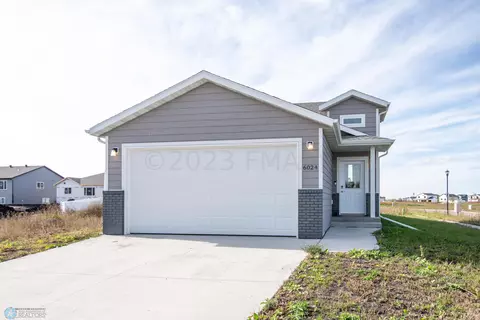 6024 8 St W, West Fargo, ND 58078