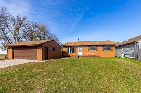 517 Garden Ave NW, West Fargo, ND 58078