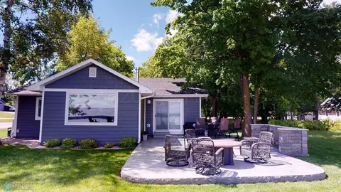 724 Shorewood Dr, Detroit Lakes, MN 56501